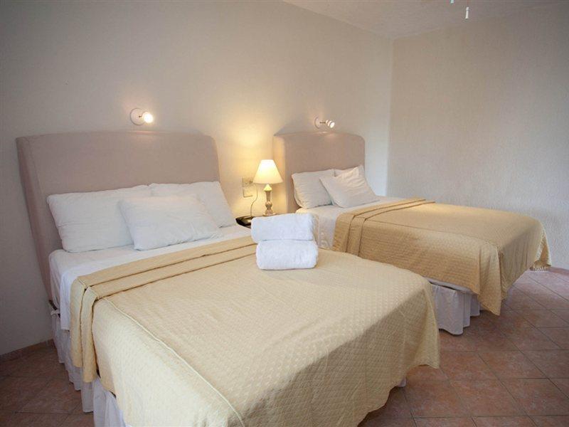 Hotel Playa La Media Luna Isla Mujeres Bagian luar foto